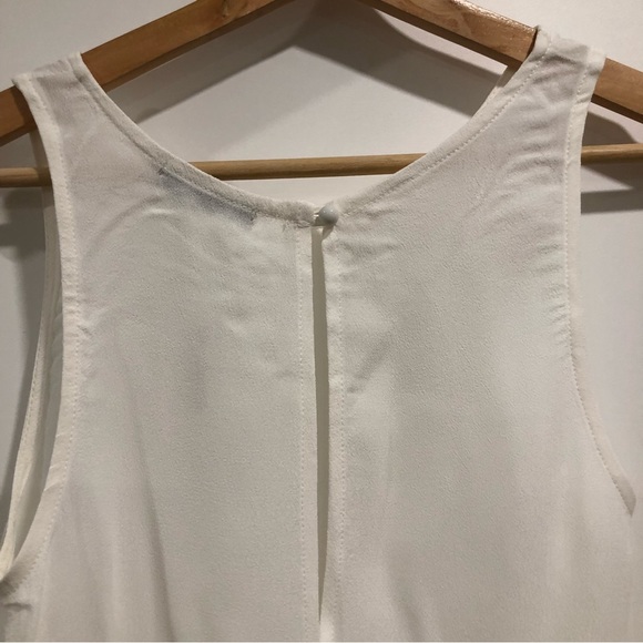 Gilbert white tunic. Use as a top or bathing suit wrap. Size small. - Picture 4 of 10